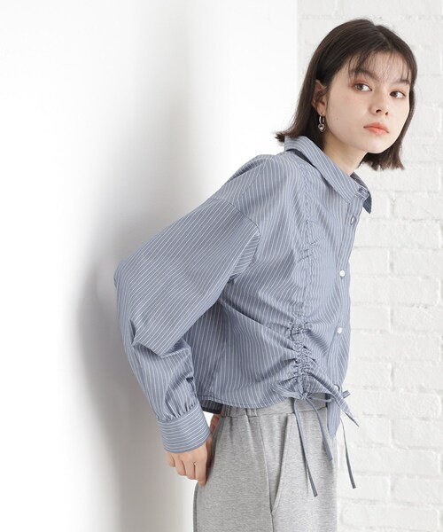 THE SHOP TK （ザ ショップ ティーケー ）の「リボンギャザーシャツ【洗濯機OK】（シャツ/ブラウス・レディース・ブルー系7/オフホワイト・12/13）」の2枚目の写真