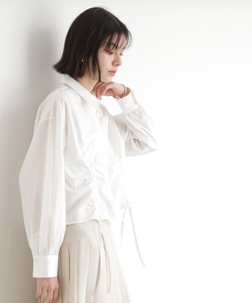 THE SHOP TK （ザ ショップ ティーケー ）の「リボンギャザーシャツ【洗濯機OK】（シャツ/ブラウス・レディース・ブルー系7/オフホワイト・12/13）」の10枚目の写真