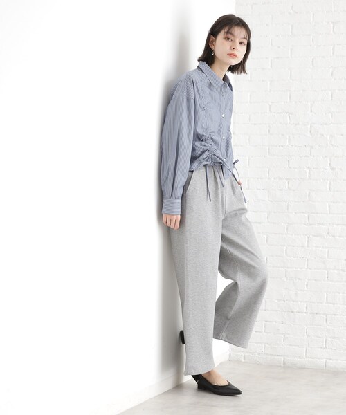 THE SHOP TK （ザ ショップ ティーケー ）の「リボンギャザーシャツ【洗濯機OK】（シャツ/ブラウス・レディース・ブルー系7/オフホワイト・12/13）」の4枚目の写真