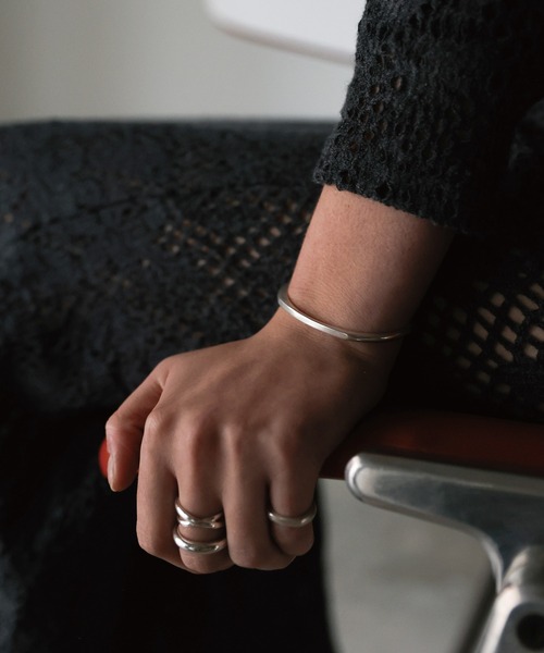 TEN.（テン）の「SILVER925 プレイナーバングル（ブレスレット・レディース・シルバー・SMALL）」の6枚目の写真