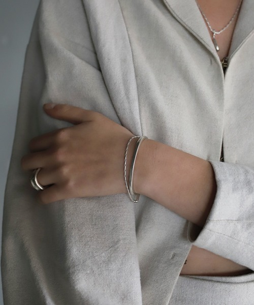 TEN.（テン）の「SILVER925 プレイナーバングル（ブレスレット・レディース・シルバー・SMALL）」の8枚目の写真