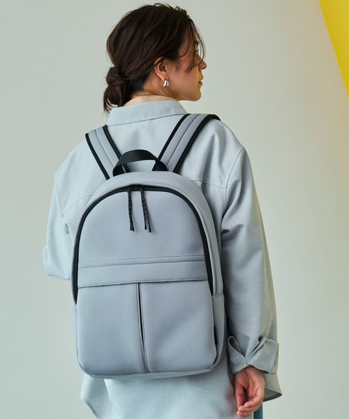 EDITA.（エディータ）の「ネオプレン ヘルメットリュック　通勤 / 通学（バックパック/リュック・レディース・ライトグレー/スミクロ・FREE）」の5枚目の写真