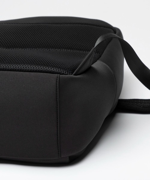 EDITA.（エディータ）の「ネオプレン ヘルメットリュック　通勤 / 通学（バックパック/リュック・レディース・ライトグレー/スミクロ・FREE）」の22枚目の写真