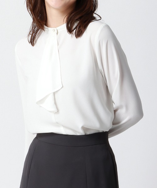 AOYAMA（アオヤマ）の「【6色から選べる！一枚でも透けにくい】長袖ボウタイブラウス/ホワイト/ベージュ/ラベンダー/ネイビー/ブラック/ブラウン｜通勤＆オフィス＆入卒＆セレモニー＆オケージョン｜手洗い可能｜〈オフィスでもお休みの日でも〉（シャツ/ブラウス・レディース・ベージュ/ホワイト/ラベンダー/ネイビー/ブラウン/ブラック・M/L/S/LL）」の2枚目の写真