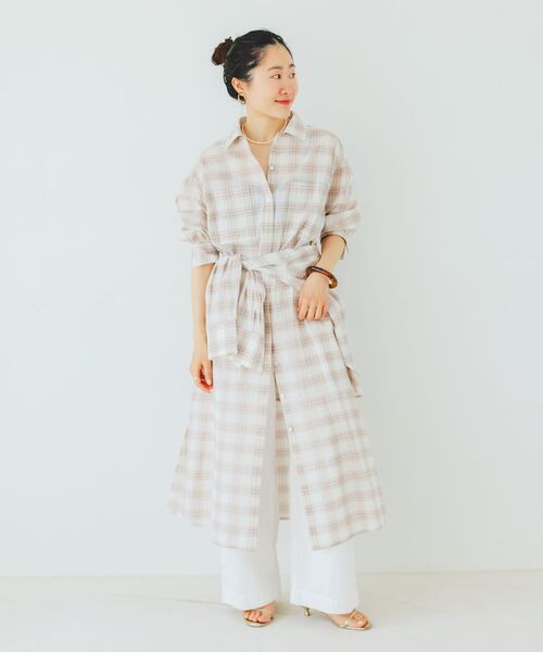le.coeur blanc（ルクールブラン）の「シアーチェックシャツワンピース（シャツワンピース・レディース・ベージュ系その他2/ブルー系その他2/ブラック系その他・38）」の2枚目の写真