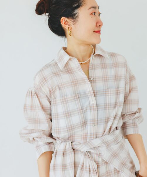 le.coeur blanc（ルクールブラン）の「シアーチェックシャツワンピース（シャツワンピース・レディース・ベージュ系その他2/ブルー系その他2/ブラック系その他・38）」の16枚目の写真