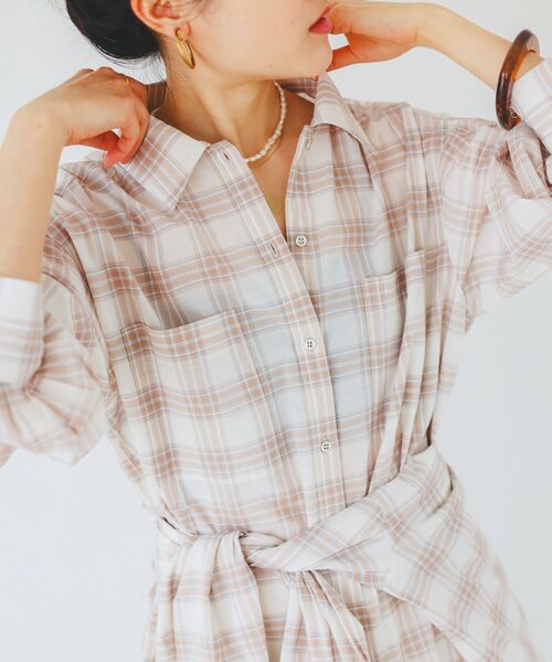 le.coeur blanc（ルクールブラン）の「シアーチェックシャツワンピース（シャツワンピース・レディース・ベージュ系その他2/ブルー系その他2/ブラック系その他・38）」の17枚目の写真