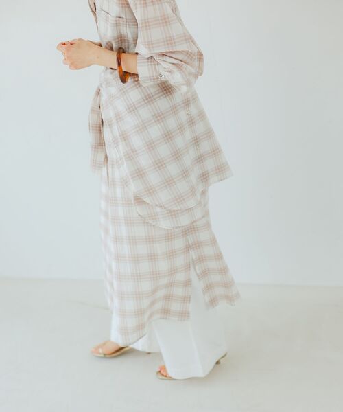 le.coeur blanc（ルクールブラン）の「シアーチェックシャツワンピース（シャツワンピース・レディース・ベージュ系その他2/ブルー系その他2/ブラック系その他・38）」の21枚目の写真