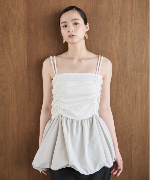 AIC.（エーアイシー）の「シャーリングバルーンキャミソール（キャミソール・レディース・アイボリー/チャコールグレー・FREE）」の3枚目の写真