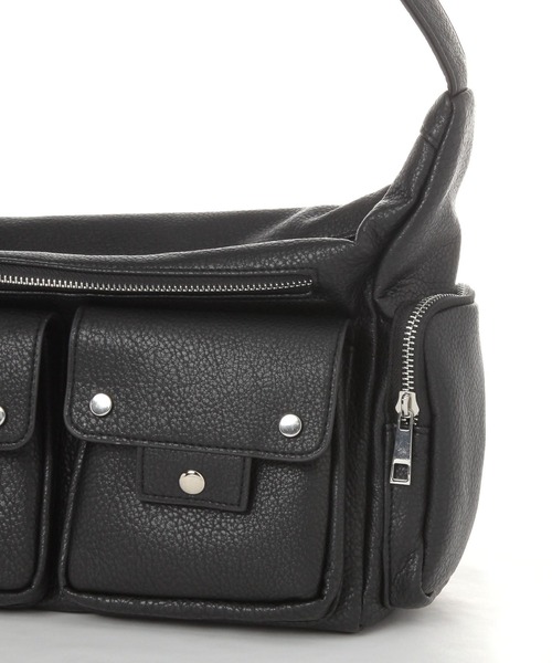 LAKOLE（ラコレ）の「ZIPコンビポケットワンショルダーバッグ / 495400（ショルダーバッグ・レディース・オフホワイト/ブラック/ブラウン/レッド/シルバー/ロイヤルブルー・FREE）」の11枚目の写真