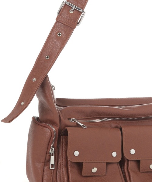 LAKOLE（ラコレ）の「ZIPコンビポケットワンショルダーバッグ / 495400（ショルダーバッグ・レディース・オフホワイト/ブラック/ブラウン/レッド/シルバー/ロイヤルブルー・FREE）」の17枚目の写真