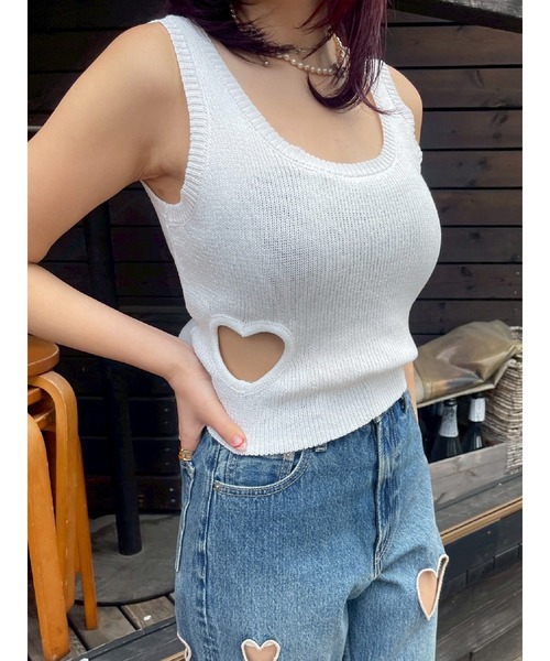 EVRIS(エヴリス)の「ハートカッティングニットトップス(ニット/セーター・レディース・ブラック/ブルー/ホワイト/ピンク・FREE)」の2枚目の写真