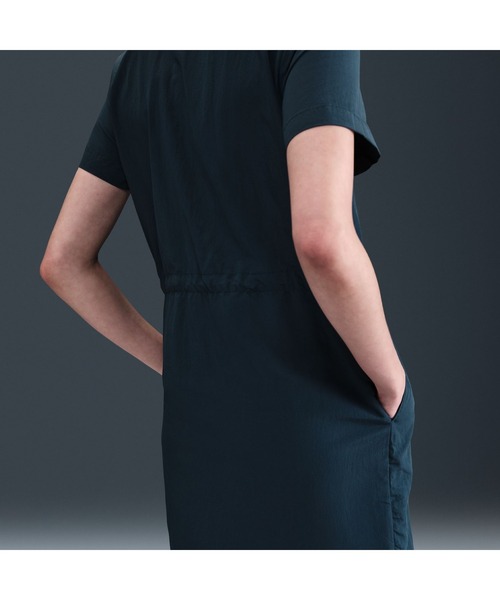 NIKE（ナイキ）の「ナイキ NIKE ナイキ  NSW EVRYTHNG WVN SS ミニ ドレス（チュニック・レディース・ネイビー/ブラック・M/L）」の16枚目の写真