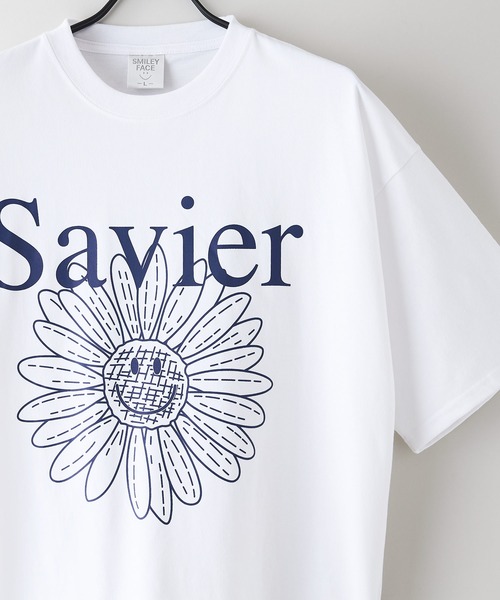 SAVIER（サビアー）の「【SAVIER/サビアー】×【SMILEY FACE/スマイリーフェイス】コラボ フラワープリント Tシャツ オーバーサイズ（Tシャツ/カットソー・メンズ・ホワイト/ブラック・MEDIUM/LARGE）」の5枚目の写真