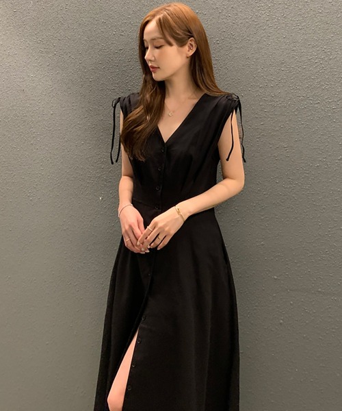 LAFFMO（ラフモ）の「Vネックノースリーブシャツワンピース（ワンピース・レディース・ブラック/ホワイト/キャメル・F）」の2枚目の写真