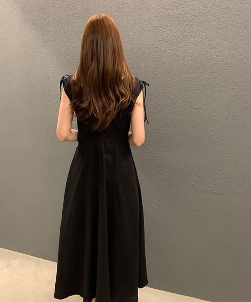 LAFFMO（ラフモ）の「Vネックノースリーブシャツワンピース（ワンピース・レディース・ブラック/ホワイト/キャメル・F）」の20枚目の写真