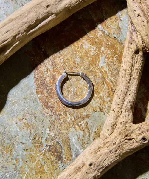 HARIM(ハリム)の「HARIM ハリム / THIN RAIN PIERCE catchless シルバー925スィンレインピアス キャッチレス ロジウムコーティング 両耳用 / HRA061 SET RP(ピアス(両耳用)・メンズ・シルバー・FREE)」の4枚目の写真