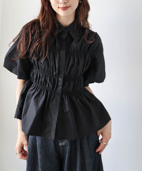 AMELY（エミリー）の「シャーリングギャザーブラウス（シャツ/ブラウス・レディース・ブルー/ブラック/ホワイト・フリー）」の3枚目の写真