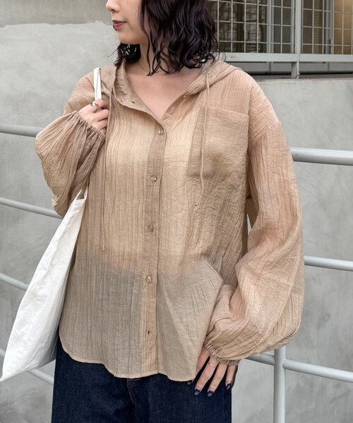 CIAOPANIC TYPY（チャオパニックティピー）の「【新色追加/体型カバーも叶う】フード付きシアーシャツ（シャツ/ブラウス・レディース・グリーン/ブラウン/ホワイト/ブラック/モカ/イエロー/ブルー/オフホワイト/ブラック系その他/サックスブルー/ベージュ/レモンイエロー・ONE SIZE）」の7枚目の写真