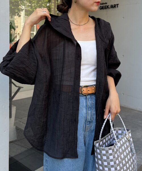 CIAOPANIC TYPY（チャオパニックティピー）の「【新色追加/体型カバーも叶う】フード付きシアーシャツ（シャツ/ブラウス・レディース・グリーン/ブラウン/ホワイト/ブラック/モカ/イエロー/ブルー/オフホワイト/ブラック系その他/サックスブルー/ベージュ/レモンイエロー・ONE SIZE）」の18枚目の写真