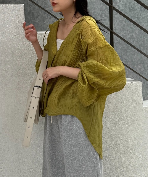 CIAOPANIC TYPY（チャオパニックティピー）の「【新色追加/体型カバーも叶う】フード付きシアーシャツ（シャツ/ブラウス・レディース・グリーン/ブラウン/ホワイト/ブラック/モカ/イエロー/ブルー/オフホワイト/ブラック系その他/サックスブルー/ベージュ/レモンイエロー・ONE SIZE）」の22枚目の写真