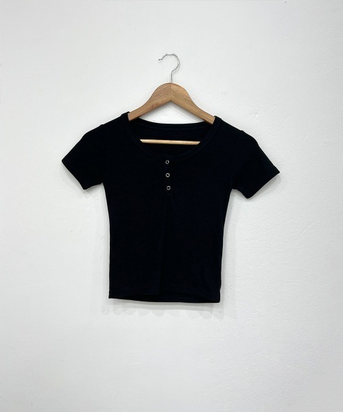 4INT.(フォイント)の「ヘンリーネック 無地 クロップド 半袖 Tシャツ(Tシャツ/カットソー・レディース・ホワイト/ブラック/グレー・FREE)」の2枚目の写真
