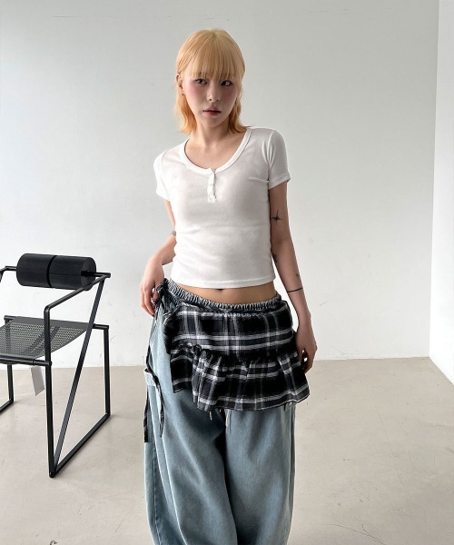 4INT.(フォイント)の「ヘンリーネック 無地 クロップド 半袖 Tシャツ(Tシャツ/カットソー・レディース・ホワイト/ブラック/グレー・FREE)」の4枚目の写真