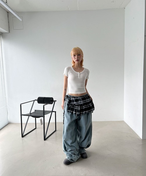 4INT.(フォイント)の「ヘンリーネック 無地 クロップド 半袖 Tシャツ(Tシャツ/カットソー・レディース・ホワイト/ブラック/グレー・FREE)」の5枚目の写真