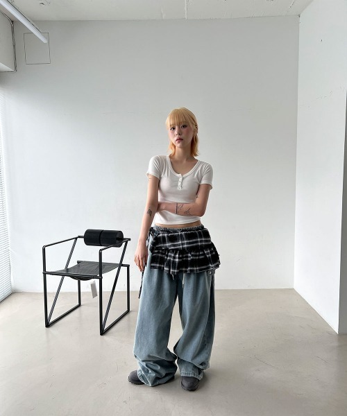 4INT.(フォイント)の「ヘンリーネック 無地 クロップド 半袖 Tシャツ(Tシャツ/カットソー・レディース・ホワイト/ブラック/グレー・FREE)」の8枚目の写真