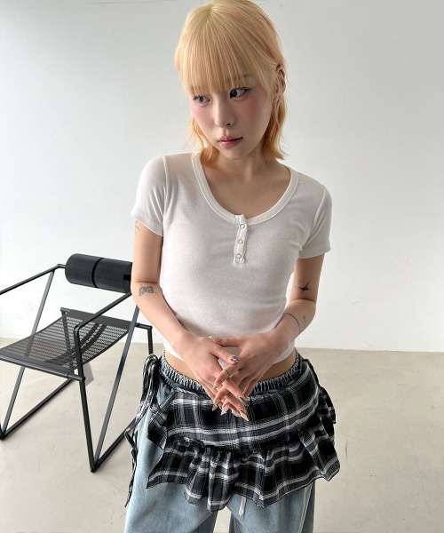 4INT.(フォイント)の「ヘンリーネック 無地 クロップド 半袖 Tシャツ(Tシャツ/カットソー・レディース・ホワイト/ブラック/グレー・FREE)」の9枚目の写真