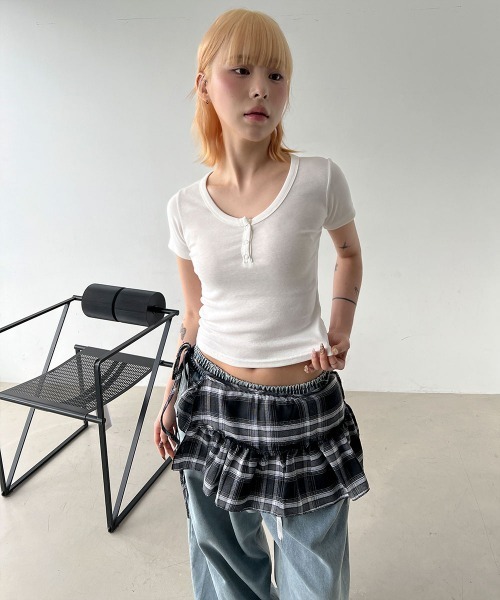 4INT.(フォイント)の「ヘンリーネック 無地 クロップド 半袖 Tシャツ(Tシャツ/カットソー・レディース・ホワイト/ブラック/グレー・FREE)」の11枚目の写真