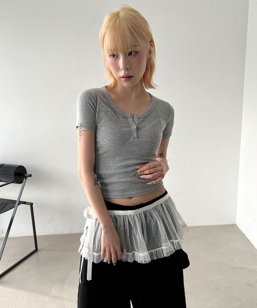 4INT.(フォイント)の「ヘンリーネック 無地 クロップド 半袖 Tシャツ(Tシャツ/カットソー・レディース・ホワイト/ブラック/グレー・FREE)」の16枚目の写真