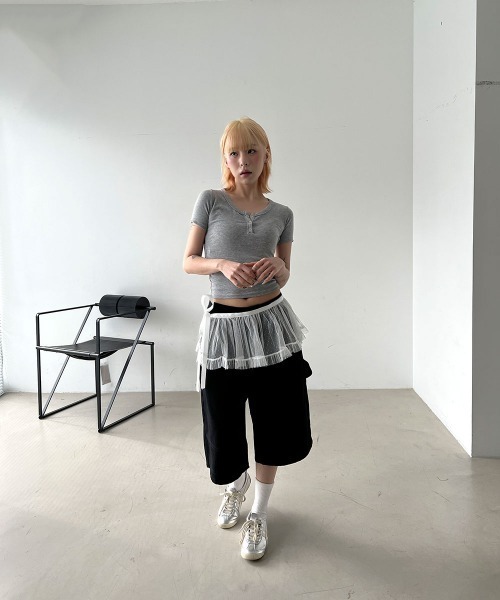 4INT.(フォイント)の「ヘンリーネック 無地 クロップド 半袖 Tシャツ(Tシャツ/カットソー・レディース・ホワイト/ブラック/グレー・FREE)」の18枚目の写真