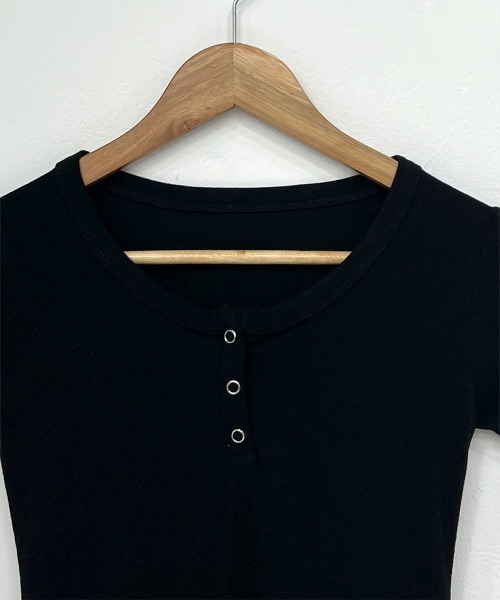 4INT.(フォイント)の「ヘンリーネック 無地 クロップド 半袖 Tシャツ(Tシャツ/カットソー・レディース・ホワイト/ブラック/グレー・FREE)」の22枚目の写真