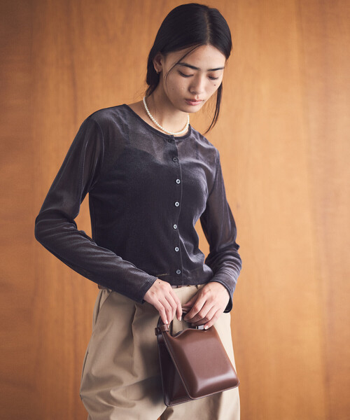 COMME CA ISM(コムサイズム)の「シアーベロア カーディガン(カーディガン/ボレロ・レディース・ブラック/チャコール・MEDIUM/LARGE)」の4枚目の写真