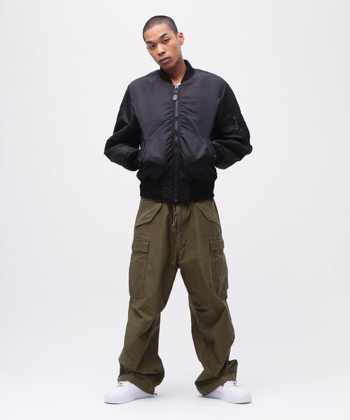 AVIREX(アヴィレックス)の「《VINTAGE LINE》MA-1 MODIFIED COLOR / AVIREX / アヴィレックス(MA-1・メンズ・ブラック/チャコールグレー・X-LARGE/MEDIUM/LARGE/XX-LARGE)」の4枚目の写真