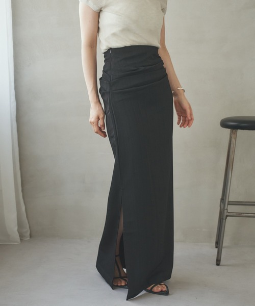 LAULEN(ローレン)の「tuck slit long skirt /タックサイドスリットロングスカート(スカート・レディース・グレー/ブラック・M/S)」の1枚目の写真