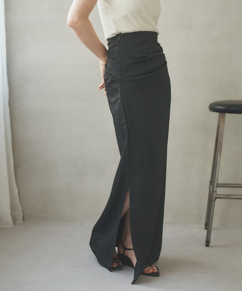 LAULEN(ローレン)の「tuck slit long skirt /タックサイドスリットロングスカート(スカート・レディース・グレー/ブラック・M/S)」の4枚目の写真