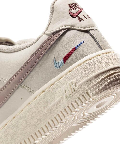 ☆新品未使用☆NIKE エアフォース1 lv8 Jr.シューズ NIKE公式】ナイキ エア フォース 1 LV8 ジュニアシューズ