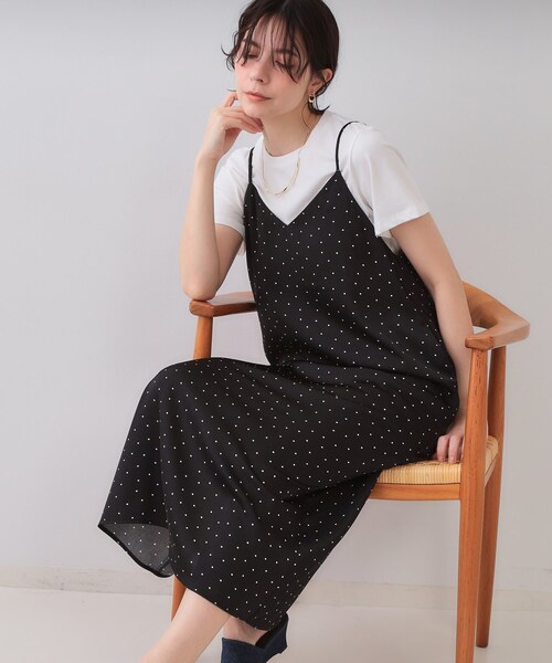 OPAQUE.CLIP（オペークドットクリップ）の「ランダムドット サテンキャミワンピース【洗濯機洗い可】（ワンピース・レディース・ブラック系/ベージュ系・38/40）」の2枚目の写真