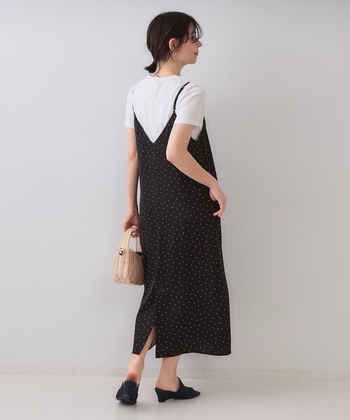 OPAQUE.CLIP（オペークドットクリップ）の「ランダムドット サテンキャミワンピース【洗濯機洗い可】（ワンピース・レディース・ブラック系/ベージュ系・38/40）」の6枚目の写真