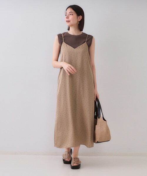 OPAQUE.CLIP（オペークドットクリップ）の「ランダムドット サテンキャミワンピース【洗濯機洗い可】（ワンピース・レディース・ブラック系/ベージュ系・38/40）」の3枚目の写真