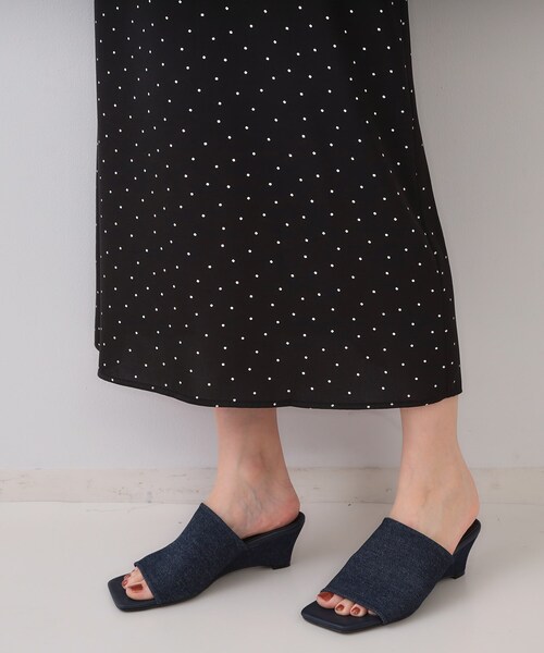 OPAQUE.CLIP（オペークドットクリップ）の「ランダムドット サテンキャミワンピース【洗濯機洗い可】（ワンピース・レディース・ブラック系/ベージュ系・38/40）」の11枚目の写真