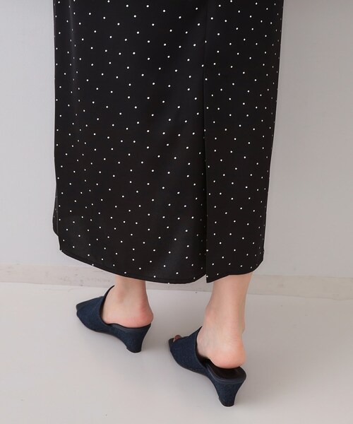 OPAQUE.CLIP（オペークドットクリップ）の「ランダムドット サテンキャミワンピース【洗濯機洗い可】（ワンピース・レディース・ブラック系/ベージュ系・38/40）」の10枚目の写真