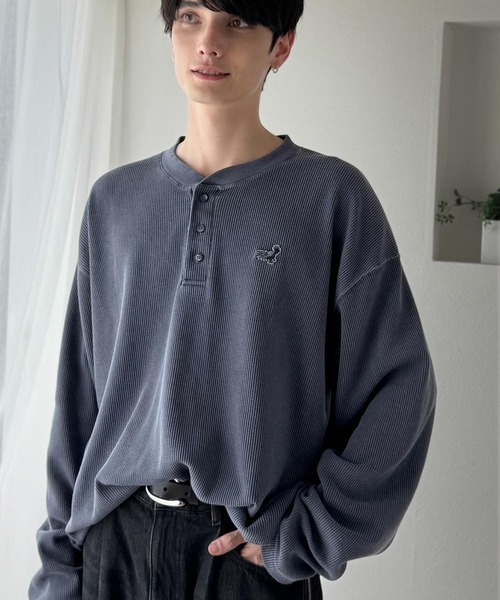 Classical Origin（クラシカルオリジン）の「「春秋の必需品。」ピグメント加工サーマルヘンリーネックTシャツ（長袖）/Pigment-Dyed Thermal Henley T-Shirt（Tシャツ/カットソー・メンズ・チャコールグレー/アイボリー/ネイビー・LARGE/SMALL/MEDIUM）」の3枚目の写真