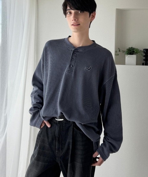 Classical Origin（クラシカルオリジン）の「「春秋の必需品。」ピグメント加工サーマルヘンリーネックTシャツ（長袖）/Pigment-Dyed Thermal Henley T-Shirt（Tシャツ/カットソー・メンズ・チャコールグレー/アイボリー/ネイビー・LARGE/SMALL/MEDIUM）」の9枚目の写真