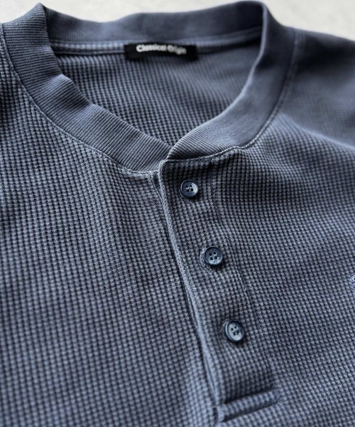 Classical Origin（クラシカルオリジン）の「「春秋の必需品。」ピグメント加工サーマルヘンリーネックTシャツ（長袖）/Pigment-Dyed Thermal Henley T-Shirt（Tシャツ/カットソー・メンズ・チャコールグレー/アイボリー/ネイビー・LARGE/SMALL/MEDIUM）」の13枚目の写真