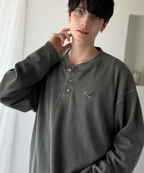 Classical Origin（クラシカルオリジン）の「「春秋の必需品。」ピグメント加工サーマルヘンリーネックTシャツ（長袖）/Pigment-Dyed Thermal Henley T-Shirt（Tシャツ/カットソー・メンズ・チャコールグレー/アイボリー/ネイビー・LARGE/SMALL/MEDIUM）」の5枚目の写真