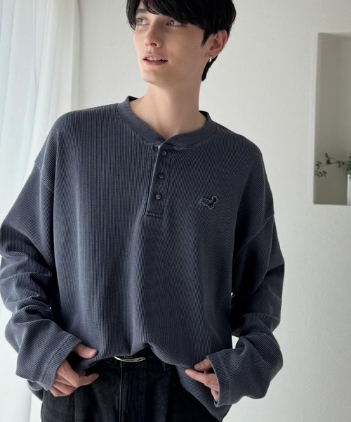 Classical Origin（クラシカルオリジン）の「「春秋の必需品。」ピグメント加工サーマルヘンリーネックTシャツ（長袖）/Pigment-Dyed Thermal Henley T-Shirt（Tシャツ/カットソー・メンズ・チャコールグレー/アイボリー/ネイビー・LARGE/SMALL/MEDIUM）」の11枚目の写真