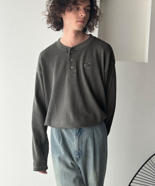 Classical Origin（クラシカルオリジン）の「「春秋の必需品。」ピグメント加工サーマルヘンリーネックTシャツ（長袖）/Pigment-Dyed Thermal Henley T-Shirt（Tシャツ/カットソー・メンズ・チャコールグレー/アイボリー/ネイビー・LARGE/SMALL/MEDIUM）」の21枚目の写真